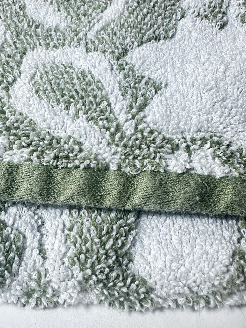 Threshold Bath Towel Floral Jacquard Light Green White 30” X 54” All Cotton 2023 - Picture 3 of 13